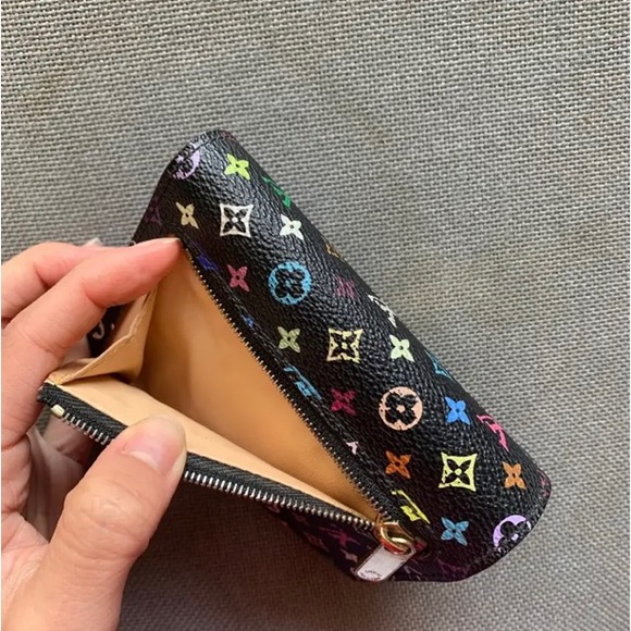 Louis Vuitton Audra Wallet Used but still in great condition. Not box - Picture 4 of 5